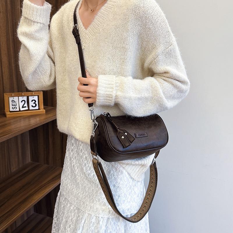 High-end niche bag women's autumn and winter versatile new retro broadband messenger bag commuter pillow bag