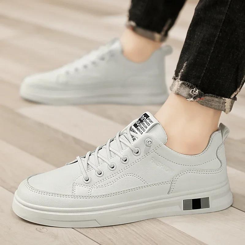 Neue vielseitige Herren Atmungsaktive und leichte kleine weiße Schuhe mit Leder-Obermaterial Low-Cut Vier Jahreszeiten Paar Freizeit-Board-Schuhe