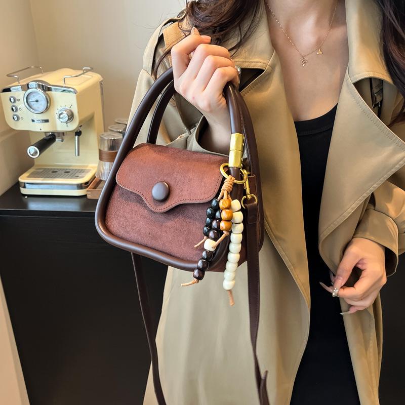 Autumn portable small bag women's new trendy shoulder messenger bag high value fashionable retro small square bag