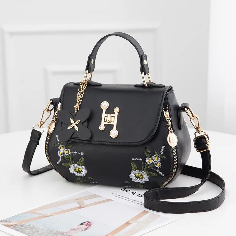 Luxury Brand Designer Women'S Handbag Large Capacity Embroidered Shoulder Bag Classic Retro Crossbody Bag Commuting Tote Bag