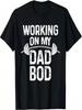 Stolzer Papa Geschenk - Vatertag für neue Väter Ich arbeite an meinem Papa-Körper T-Shirt
