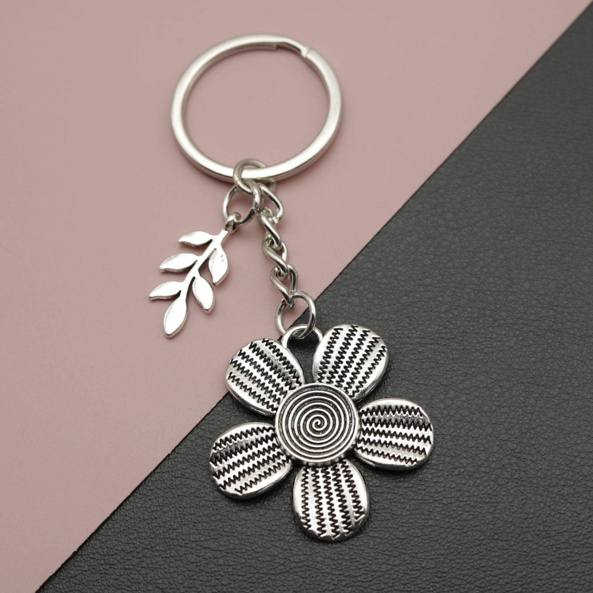 Xiyin Simple Flower Keyring Pendant