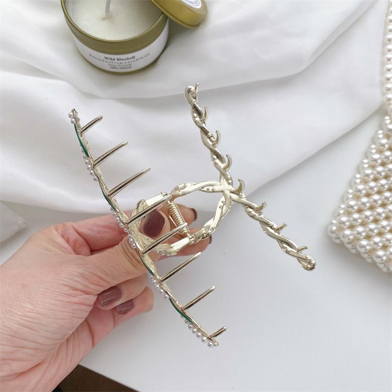 Hair Designer Alloy Claw Clip For Women With Fashionable Geometric Patterns Colors And