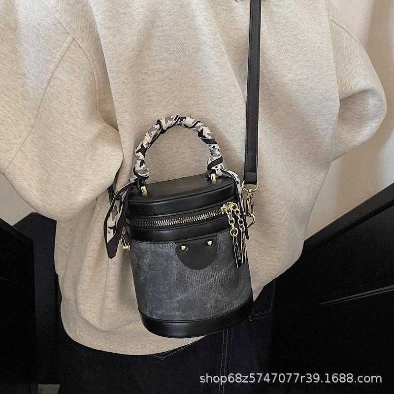2025 retro versatile small bag new spring and autumn fashion crossbody bag niche portable bucket bag trendy women's bag