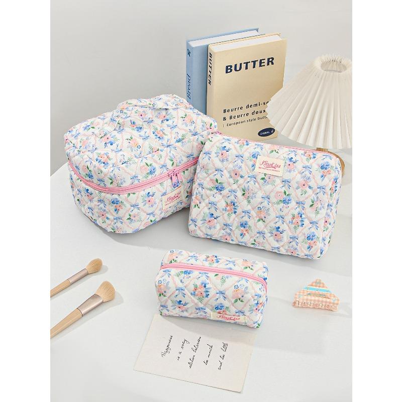 Simple Fresh Makeup Bag Large Capacity Multifunctional Cosmetic Storage Bag Portable Travel Toiletry Pouch for Cosmetics Brushes Toiletries Daily Use