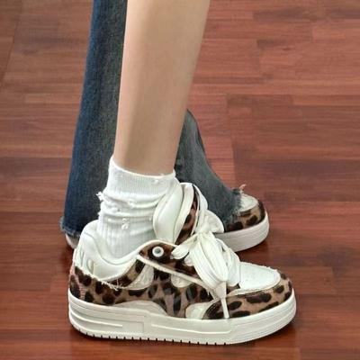 2024 Hochwertige Damenschuhe Frühling und Herbst Mode Runde Zehenpartie Leopardenmuster Farbe Low-Top Schnürschuhe Damen Sportschuhe