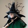 1/4 szt. Wiszące Ozdoby Czarownic na Halloween z Miotłą i Dzwoneczkami, Lalki Czarownic z Koronkową Spódniczką, Dekoracja Drzewka Halloweenowego, Impreza Domowa