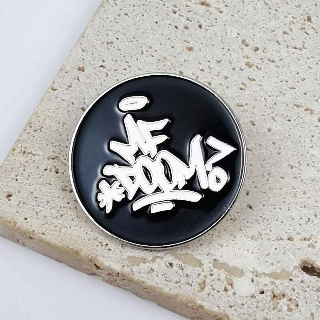 Customized Black Alloy Brooch Round Backpack Badge Ornament