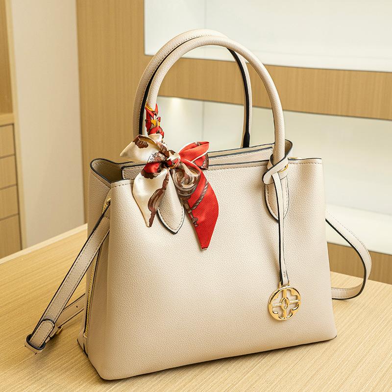 Elegant and stylish tote bag for women, 2024 summer new fashion versatile mom handbag, shoulder and crossbody bag
