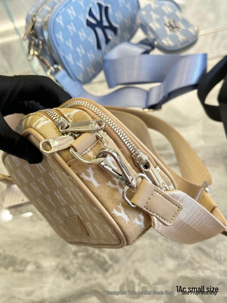 Borsa a tracolla per fotocamera MLB in tela con stampa floreale vintage NY