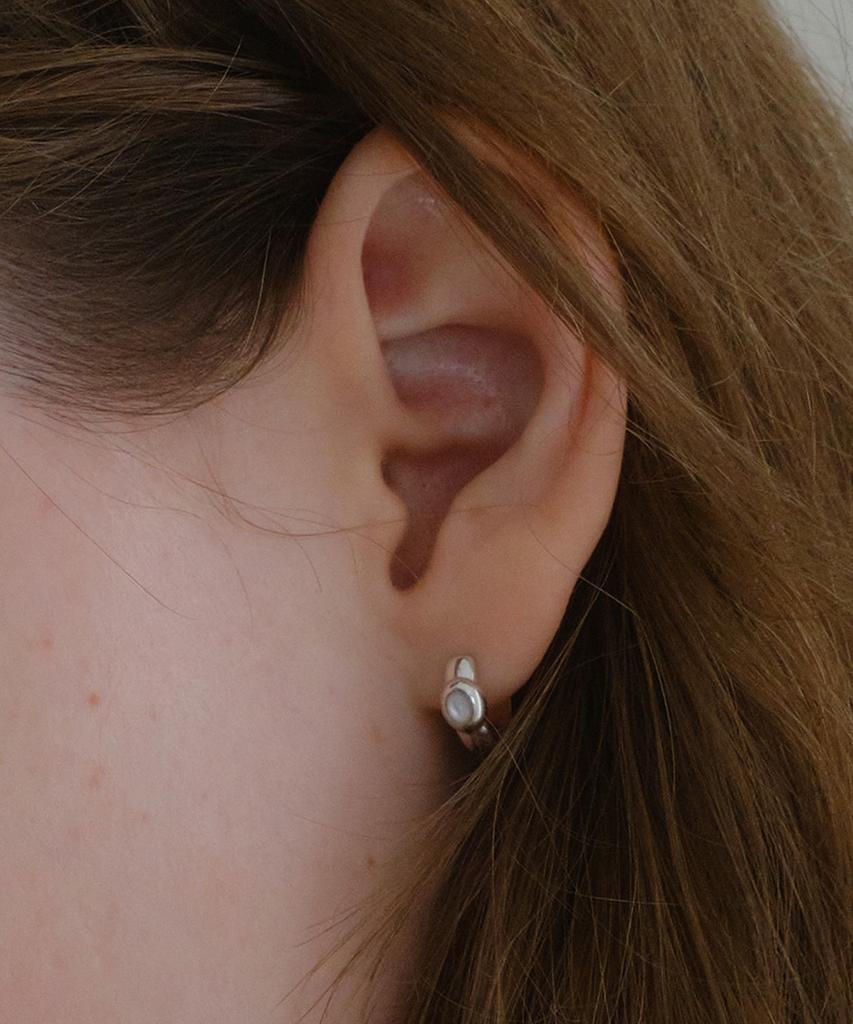 Reve Petit Stone Earrings -White