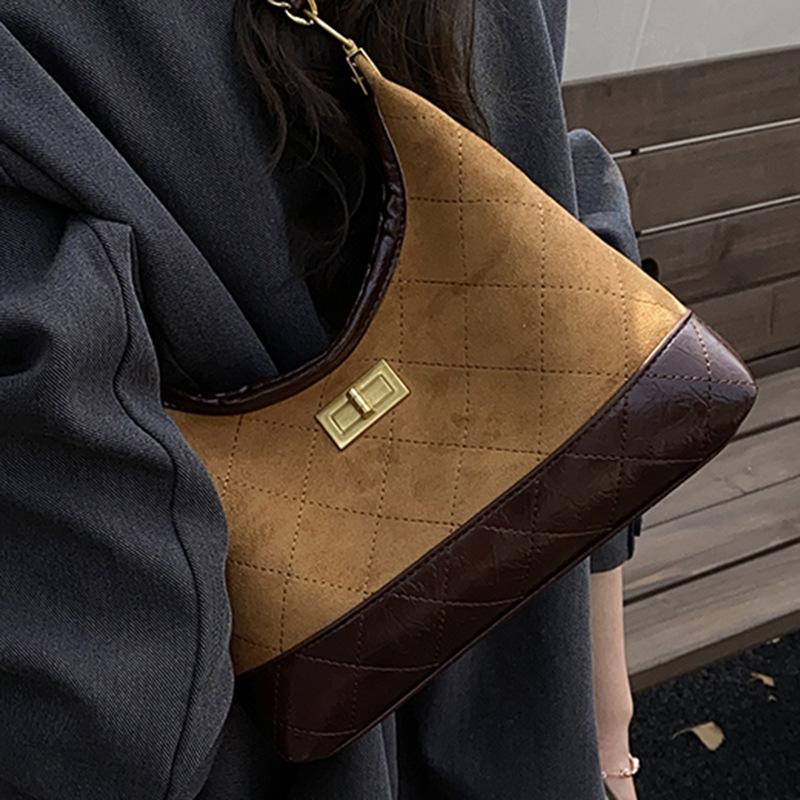 Korean Version of Niche Fashion Messenger Bag Women's 2025 Autumn New Diamond Chain High Value Casual Small Square Bag