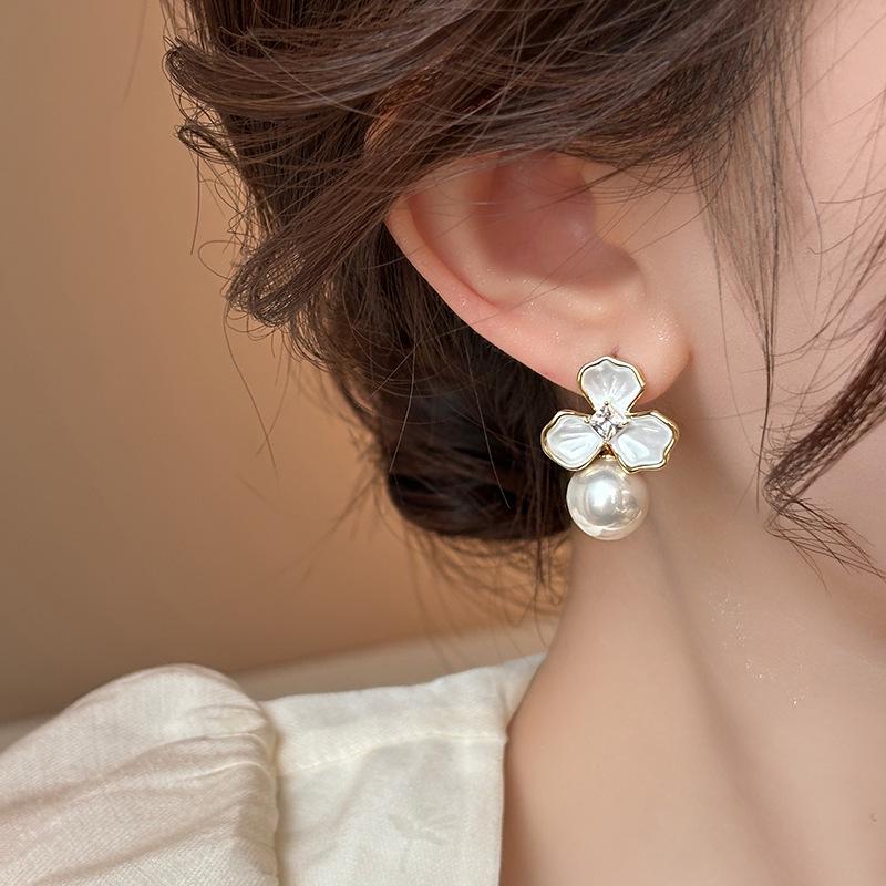 Three Petal Flower Imitation Pearl Enamel Stud Earrings for Women Simple Temperament Fashion Sweet Personality Jewelry Gift