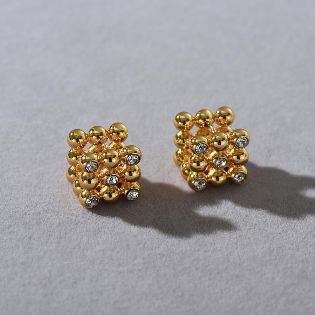 High-Grade Metal Geometric Round Inlaid Zircon Earrings, Simple, Fashionable And Unique Earrings.