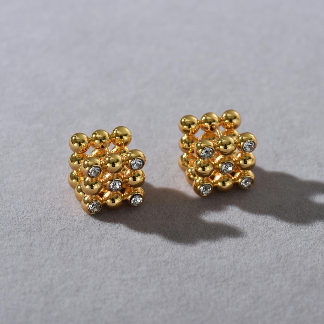 High-Grade Metal Geometric Round Inlaid Zircon Earrings, Simple, Fashionable And Unique Earrings.