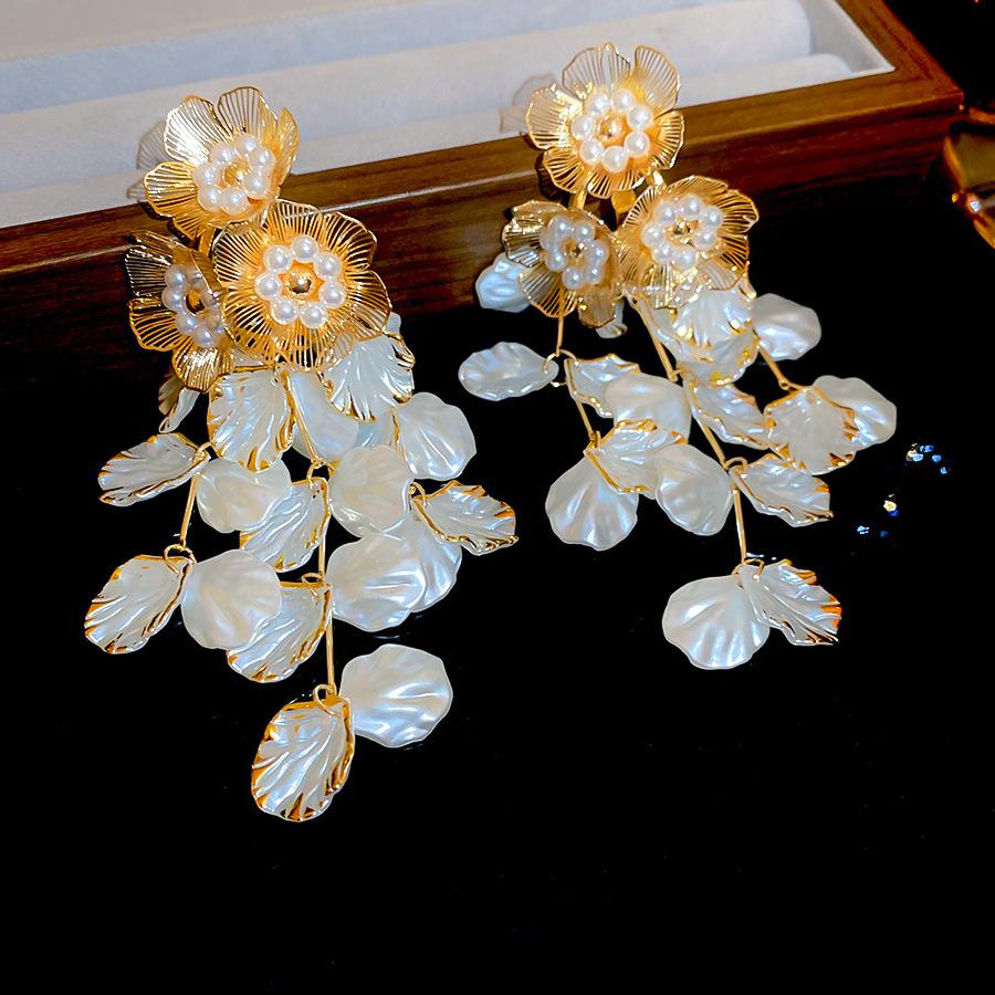 Pearl flower fringed stud earrings retro court temperament earrings earrings design sense niche earrings wholesale