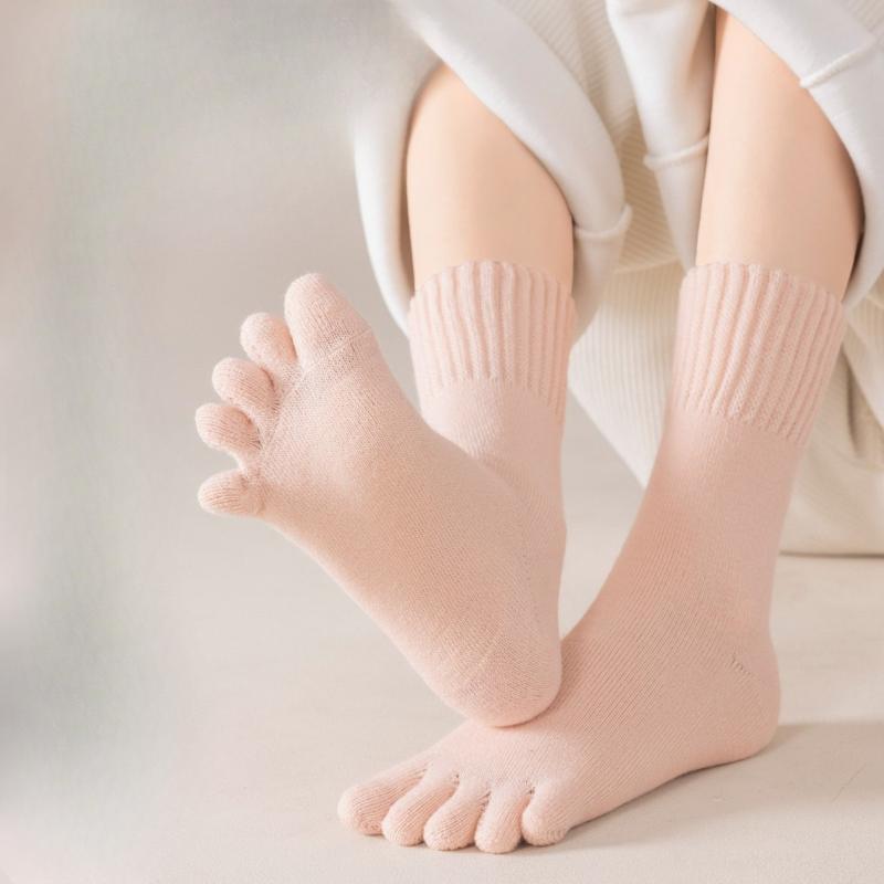 Thickened Cashmere Five-fingered Socks for Women's Autumn and Winter Warmth, Toe-separating Socks, Antibacterial and Deodorizing