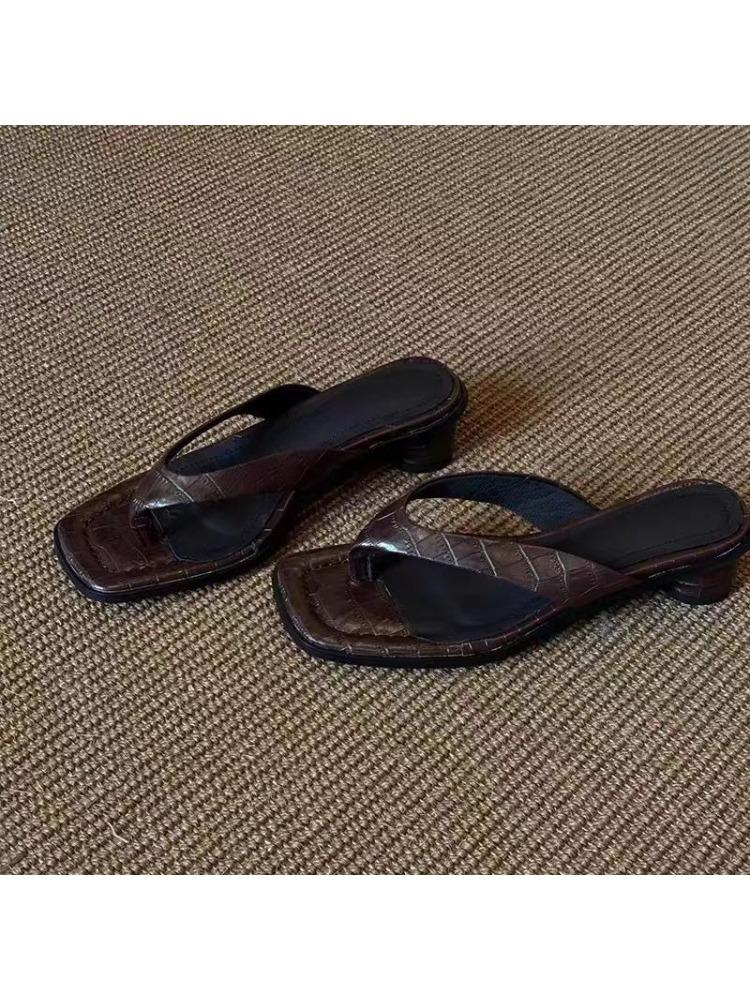 Fashion The 2025 New Anti-slip and Wear-resistant Outdoor Flip-flops with Clamped Feet Are Trendy and Suitable for Summer Wear