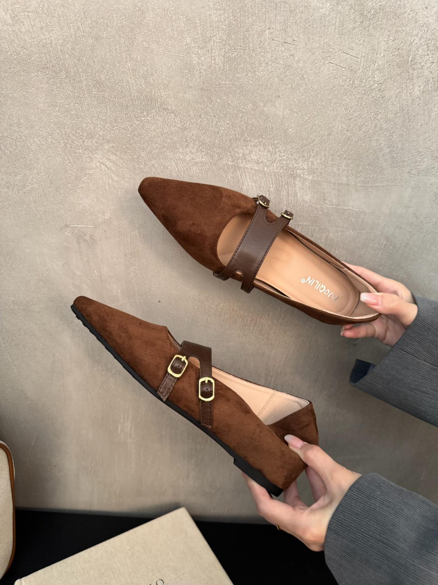 

Small man 2025 new inner French pointed head shallow mouth low heel sole single shoes are not tired of feet late night Mary Jane shoes women 39 коричневый