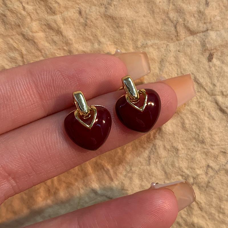 Wine Red Heart Stud Earrings for Women Sweet Lovely Small Earrings Colored Glaze Female Party Ear Decor femme orecchini