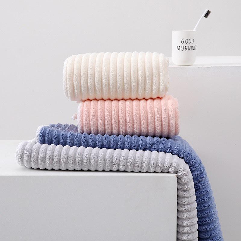 Coral Fleece Quick-Dry Candy Stripe Bath Towel: Super Soft, Large, Thickened, Colorful, and Absorbent.
