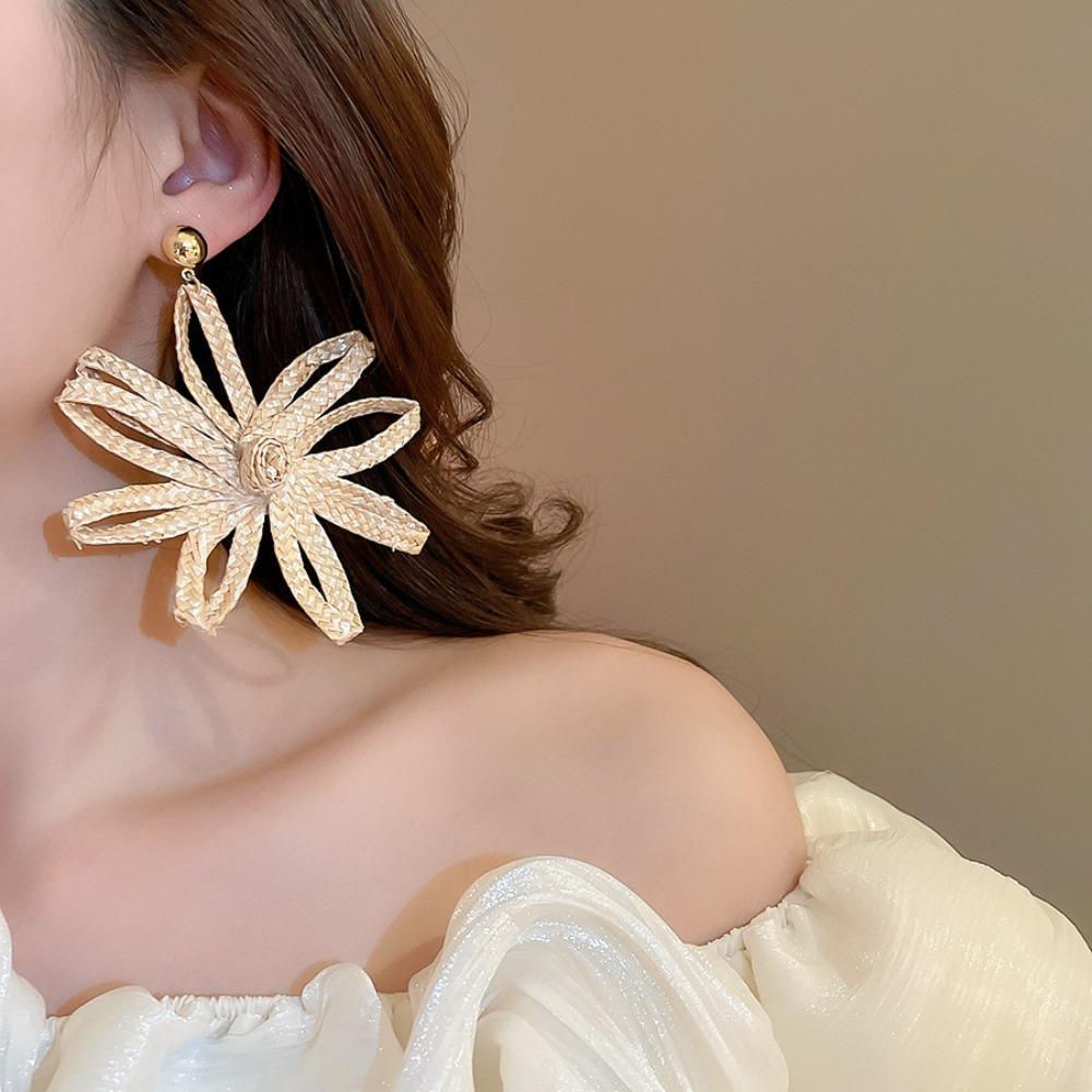 Elegant Exaggerated Flower Ear Studs Zinc Zinc Alloy Hollow Floral Earrings Straw Woven Earrings  Vacation