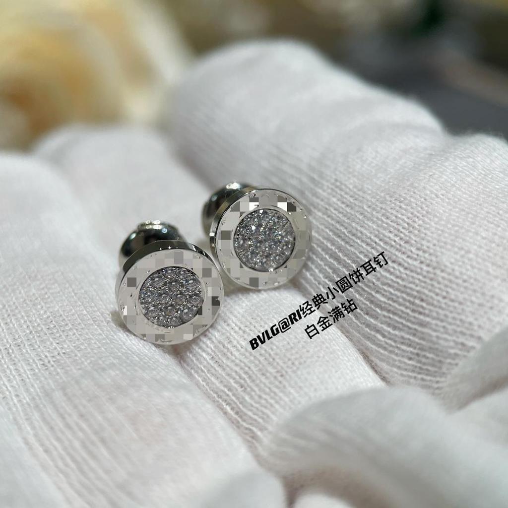 Round Cake Stud Earrings Electroplated 18K Rose Gold Couple Men and Women Round White Fritillary Black Agate Stud Earrings V Gold CNC Process