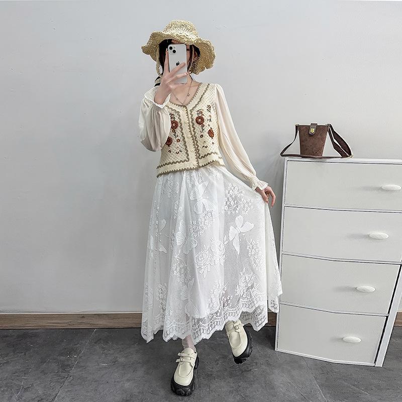 Hip-covering Slim Lace Skirt: 2024 Spring Korean High-Waist, Fresh Style, Elegant Swing