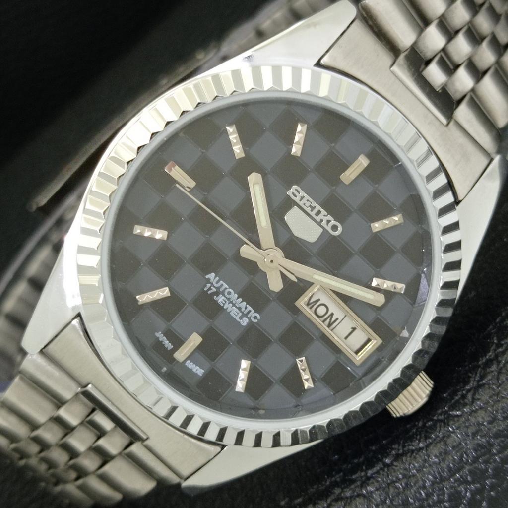 

МУЖСКИЕ ВИНТАЖНЫЕ АВТОМАТИЧЕСКИЕ ЧАСЫ SEIKO 5, ОТРЕСТАВРИРОВАННЫЕ, ЯПОНИЯ, ЧЕРНЫЙ ЦИФЕРБЛАТ, a440404-4 Sk-a440404