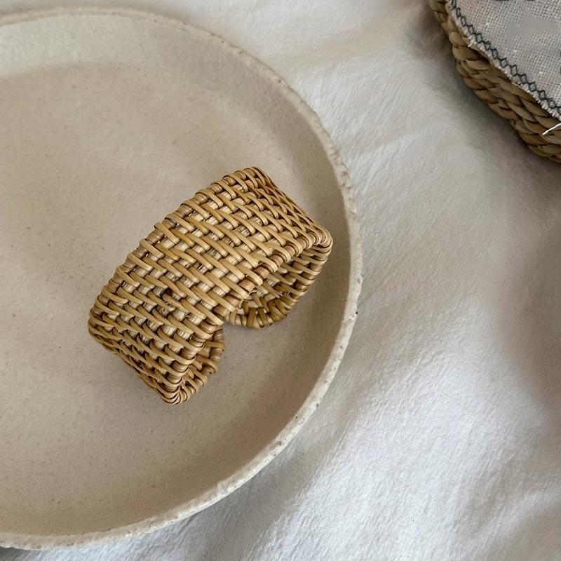 Ethnic style hand-woven rattan bracelet bracelet retro simple light luxury high sense niche temperament versatile jewelry