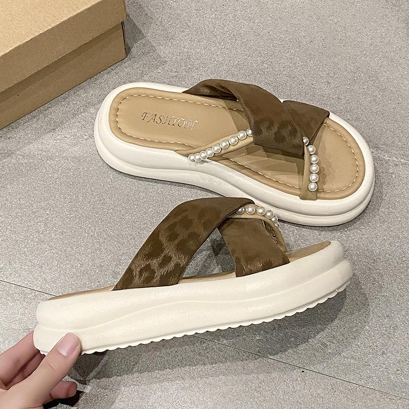 2025 spring and summer new pearl soft belt versatile temperament fashion beach wear thick-bottomed comfortable slippers