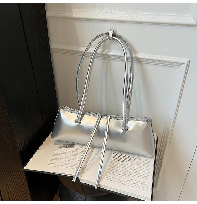 Premium sense large-capacity bag women's 2025 new niche fashion versatile single shoulder underarm baguette bag