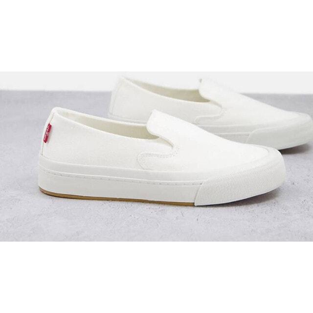 

Белые кеды Levi s на низком парусиновом каблуке