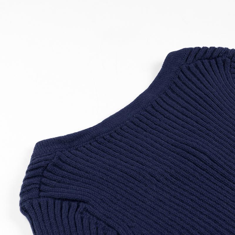 2024 Winter Women's European & American Fashion Round Neck Button-Embellished Sweater