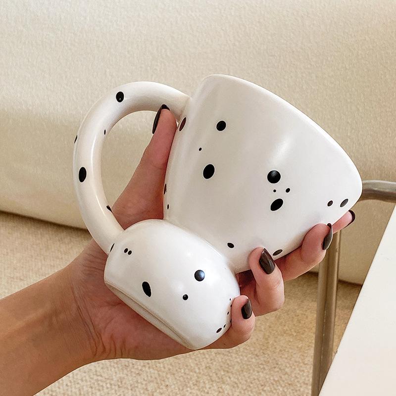 Retro Milchkaffee Farbe hoher Keramik-Wasserbecher Nischen-Designgefühl Haushalt Großer Griff Frühstückstasse Hitzebeständig Farbkasten