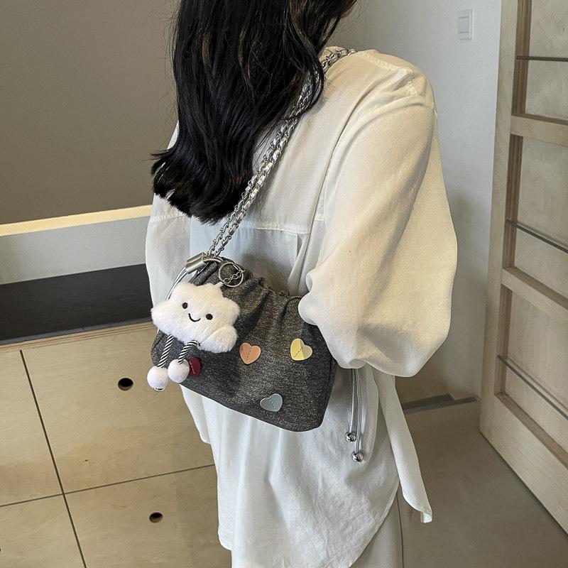 This year's popular small bag women's 2025 new fashion versatile chain messenger bag super fire shoulder bucket