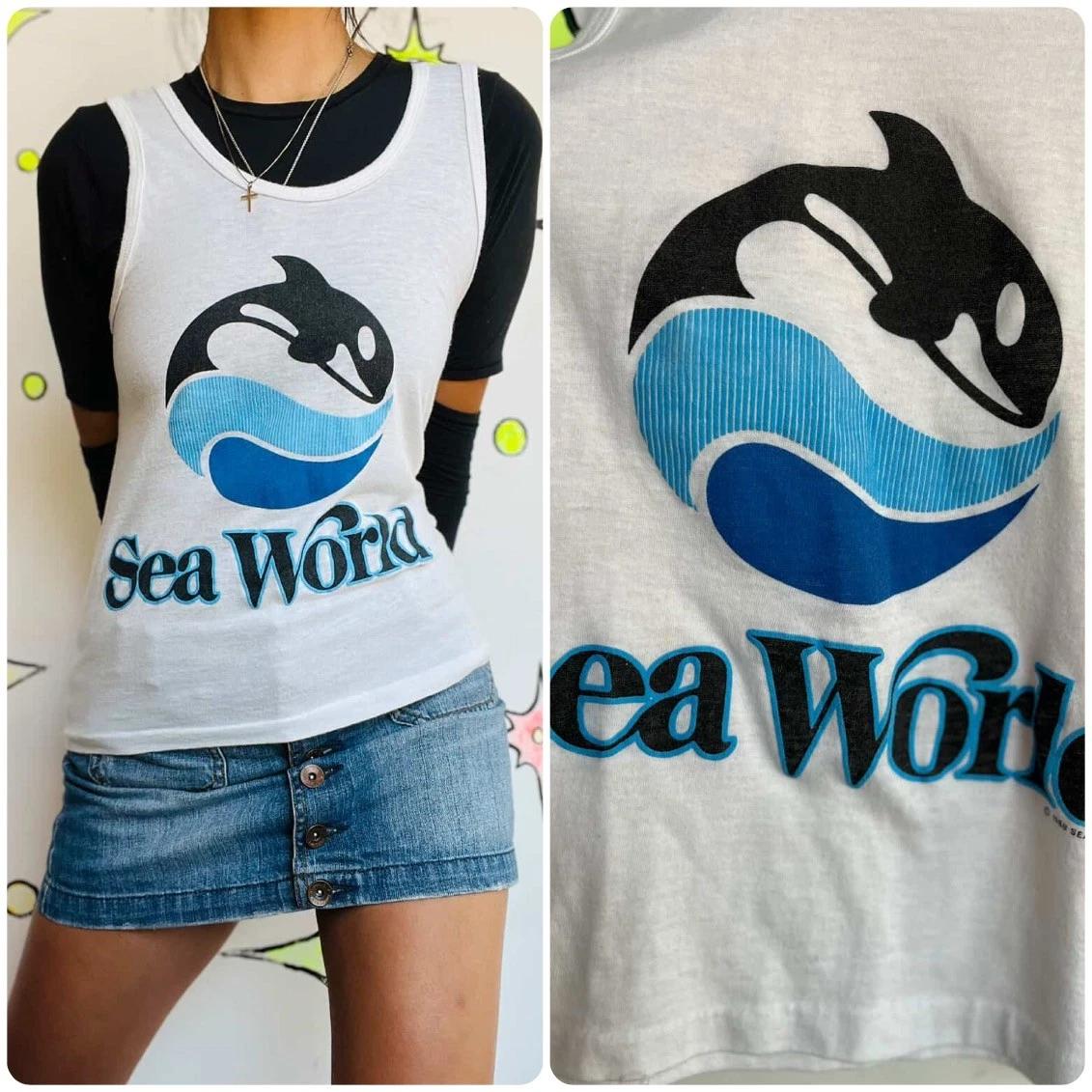 

Vintage 80s Sea World White Tank Top | Soft Graphic Tee | Size Small XL