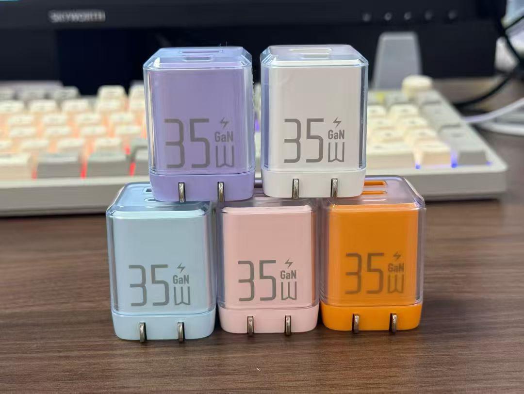 

Foldable Dual-Port 35W GaN Charger for iPhone 16 - Transparent Ice Cube Design 35W Foldable Dual Port GaN White