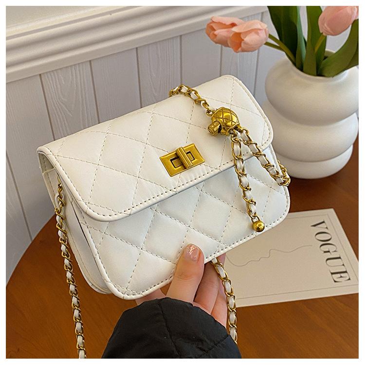 

Весенняя новая золотая цепочка из шариков, маленькая квадратная женская сумка, ароматная, одно плечо, модная женская сумка, трендовая диагональная сумка для мобильного телефона белый