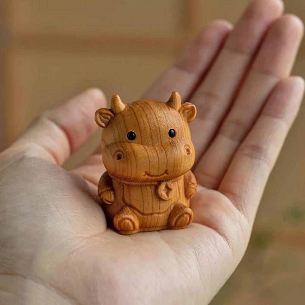 Handheld Zodiac Animal Thuja Wood Carvings: Cute Office Desk Healing Gifts