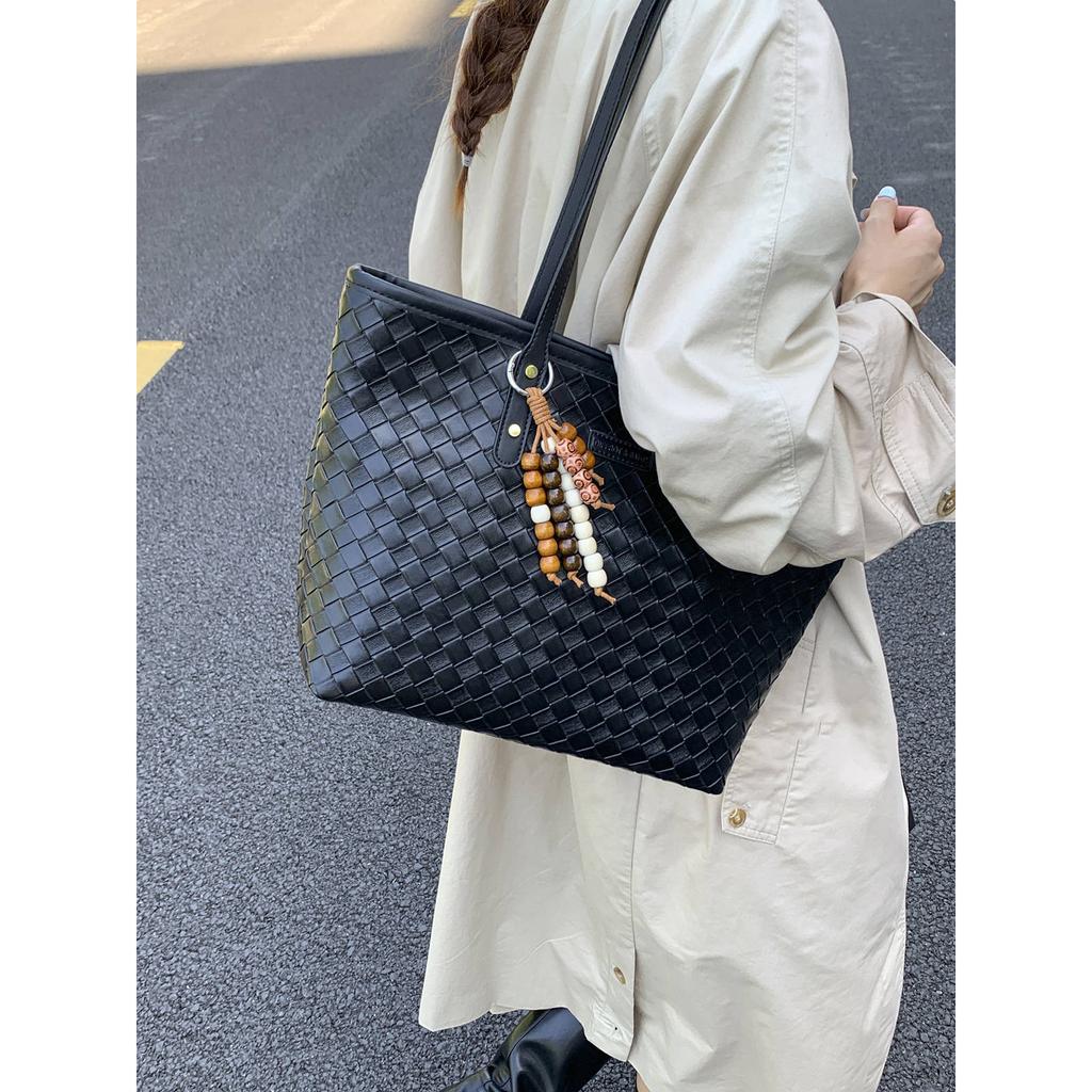 High-end Commuting Retro Bag Women's 2025 New Fashion Woven Pattern Shoulder Bag Large Capacity Hand-to-hand Tote Bag