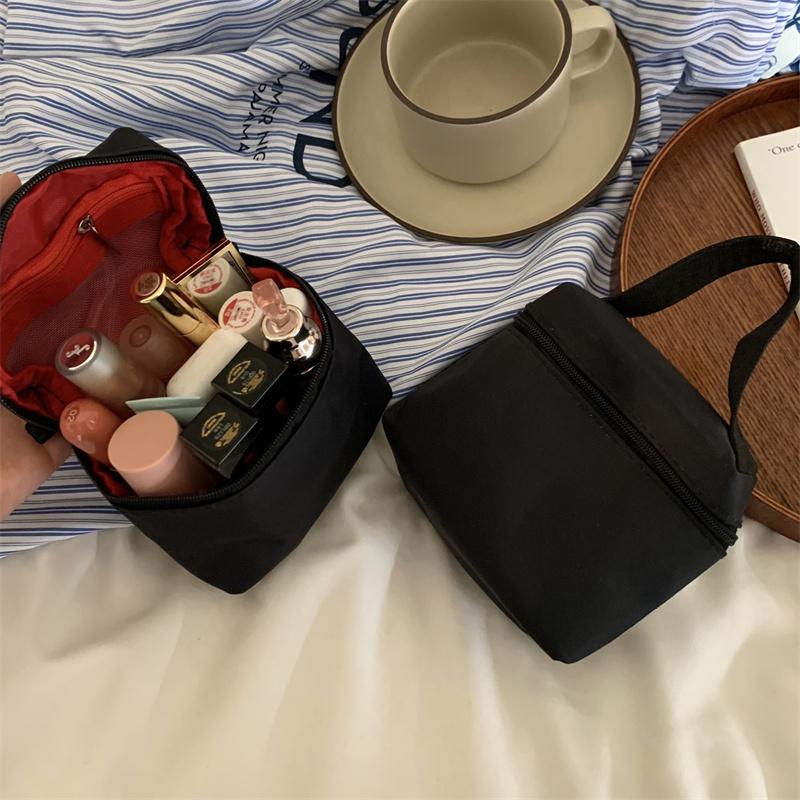 

Mini Multifunctional Storage Bag, Portable Makeup Pouch,Ideal for Travel Storage of Items Like Lipsticks,Keys, Charging Cables