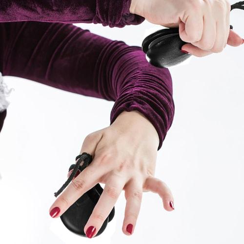 Abaodam 1 Pair Wooden Spanish Castanets, Traditional Hand Percussion Castanets, Educational Musical Percussion Instrument with Rhythm Board