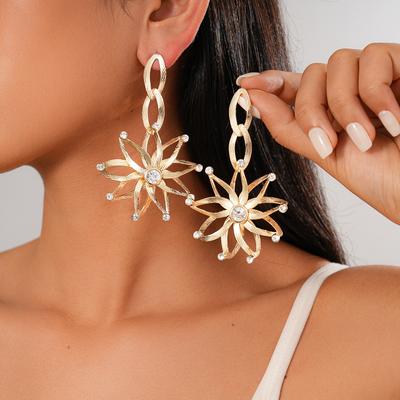 Metal Sense Diamond Chain Hollow Flower Steel Needle Earrings Fashionable Personality Light Luxury Earrings