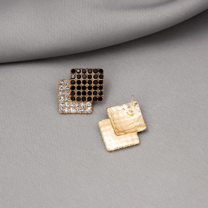 Atmospheric Rhombus Contrasting Black Diamond-Encrusted Square Stud Earrings, Retro Hong Kong Style Fashionable And Simple Personalized Earrings