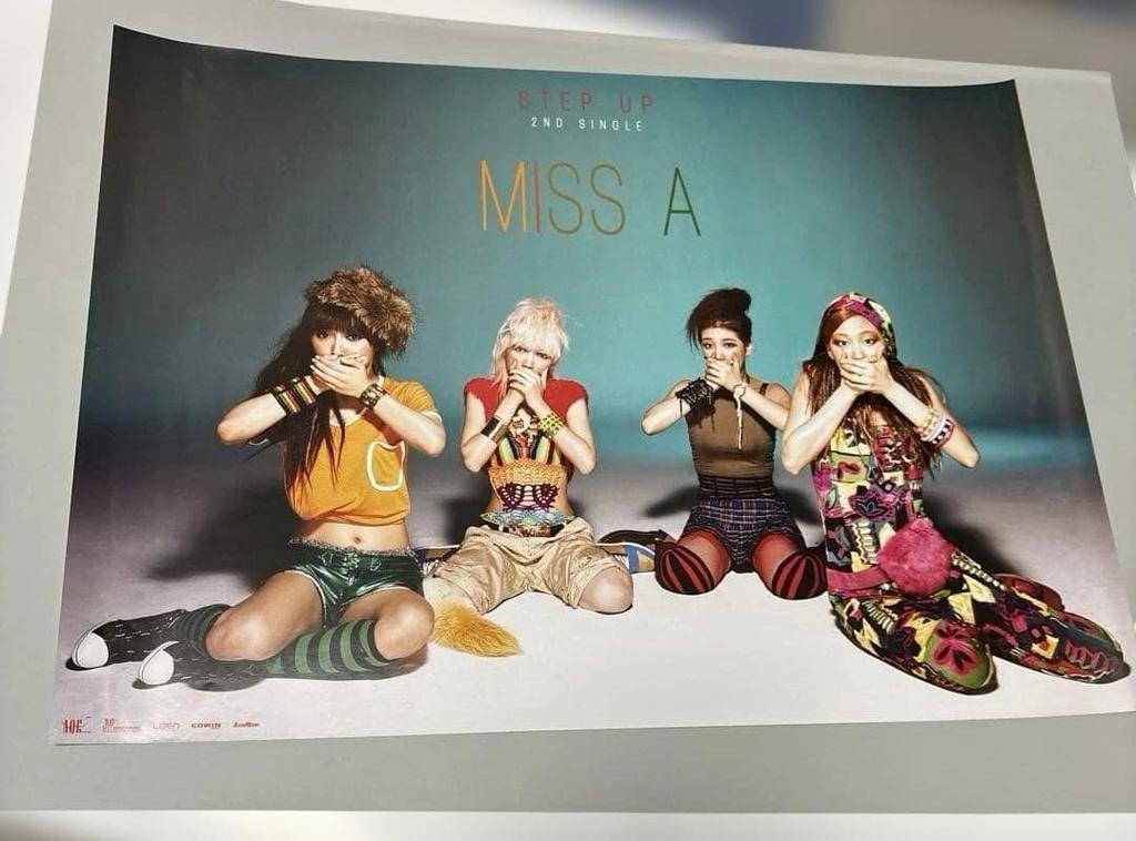 [USED] 4 Korean girl group posters