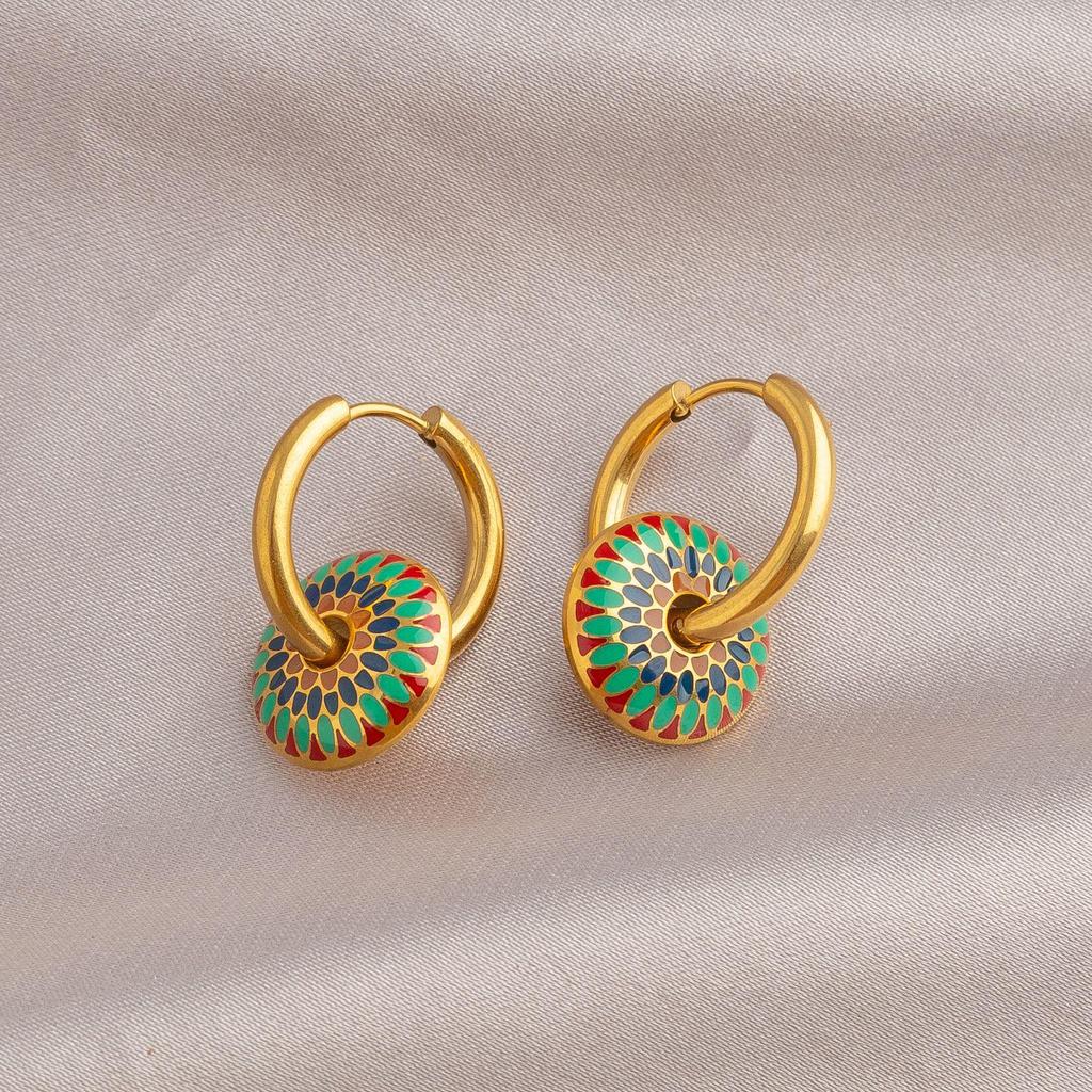 Gold Titanium Steel Geometric Oval Earrings for Women: Light Luxury, High-End Fashion, Elegant and Minimalist Design