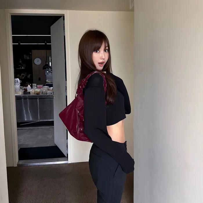 Hobo Bag M Signature (Burgundy)