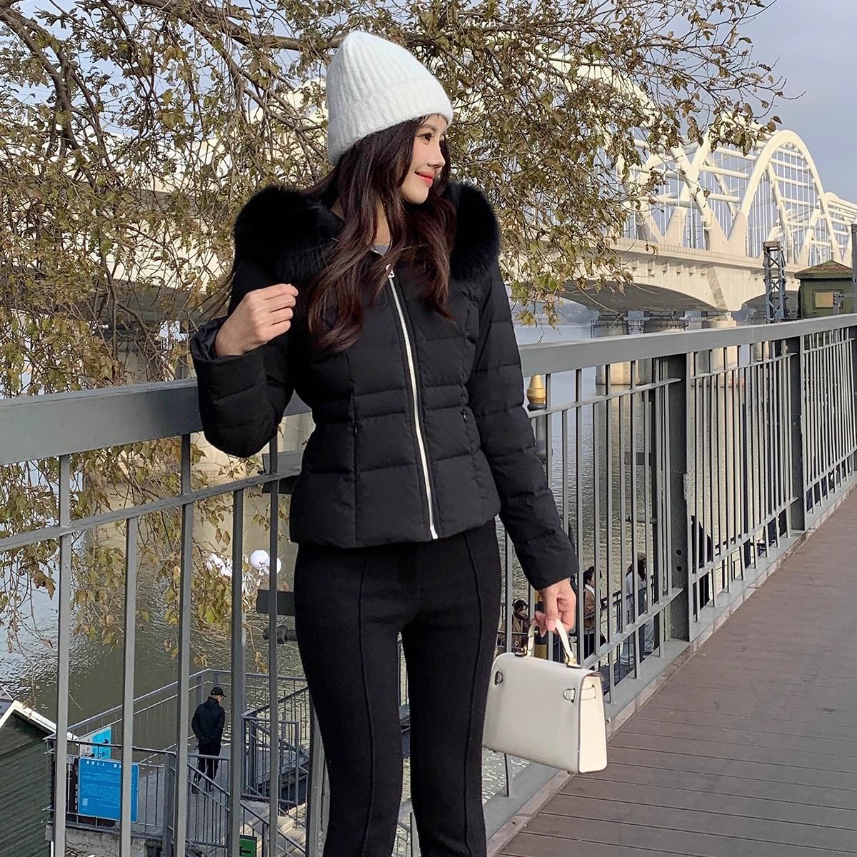 

Укороченное хлопковое пальто для женщин на зиму, новое приталенное, с капюшоном, с белым меховым воротником, хлопковое пальто для невысокой женщины S чёрный