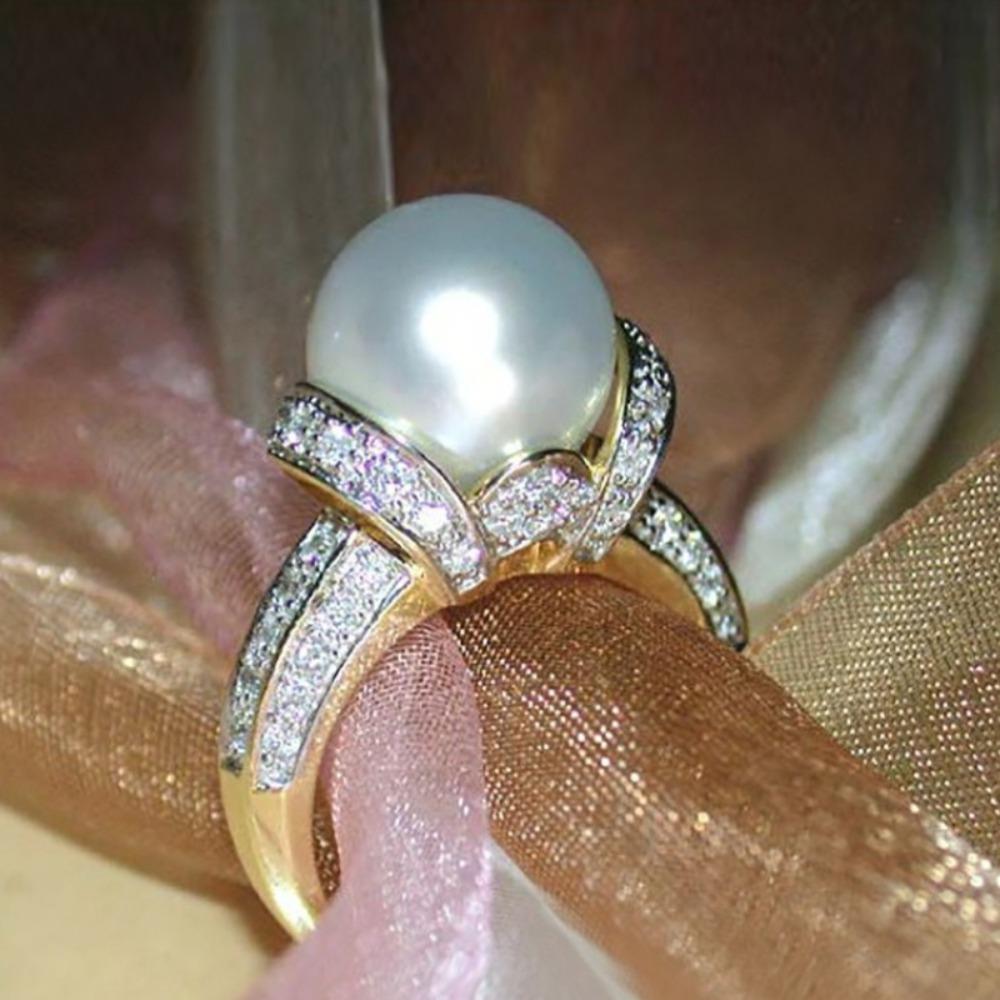 Light luxury and elegant design suitable for women's engagement and wedding rings and wedding jewelry